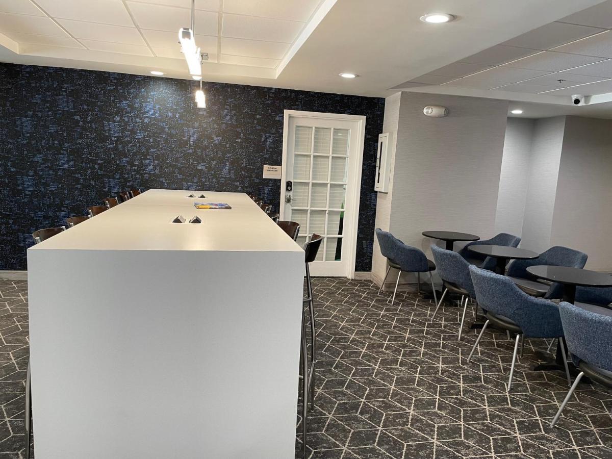 Clarion Pointe Шарлотсвил Екстериор снимка